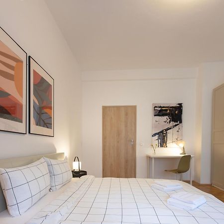 Ultracentral Hong Kong 3 Bdrm Apartment Bükreş Dış mekan fotoğraf