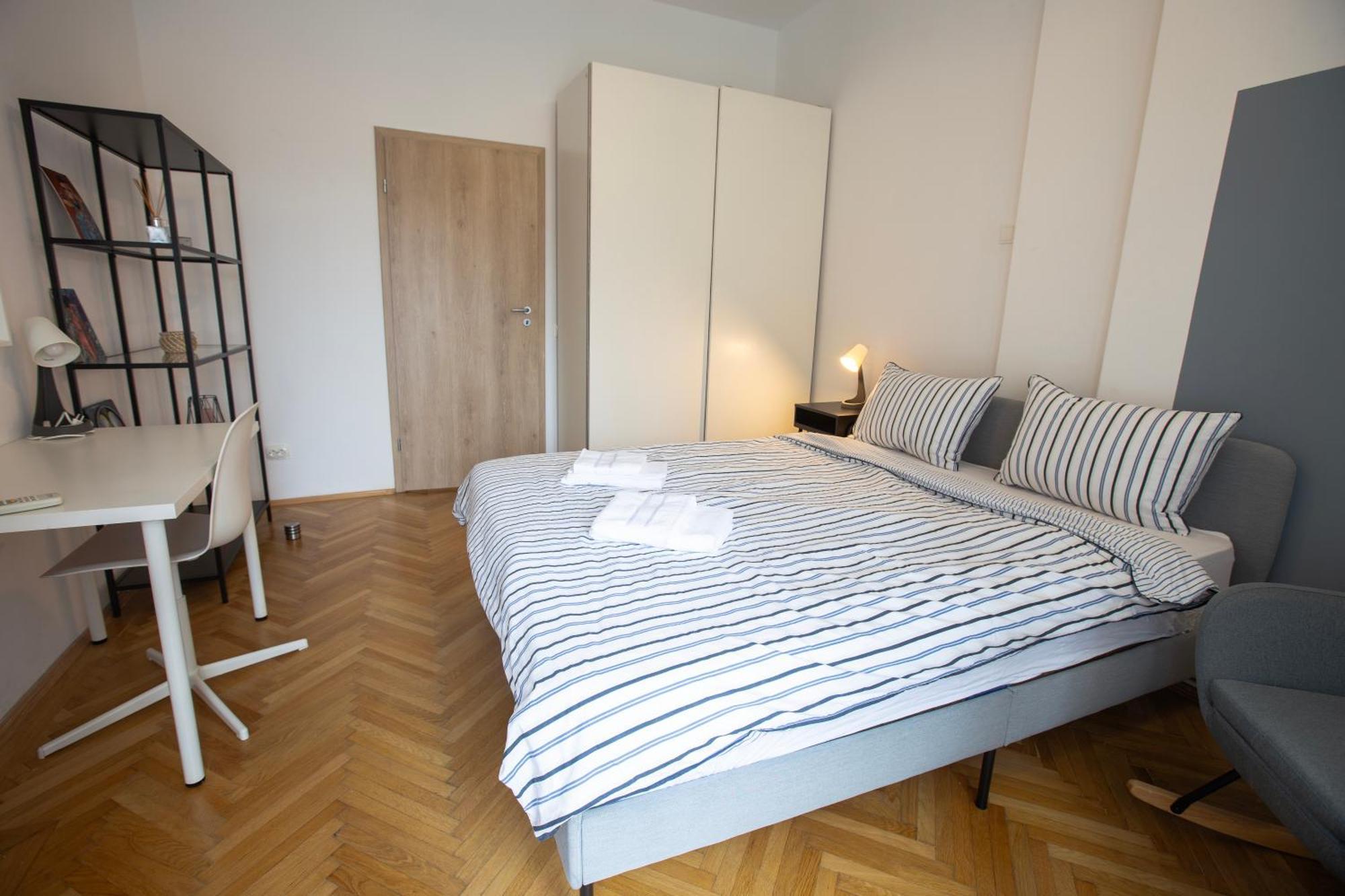 Ultracentral Hong Kong 3 Bdrm Apartment Bükreş Dış mekan fotoğraf