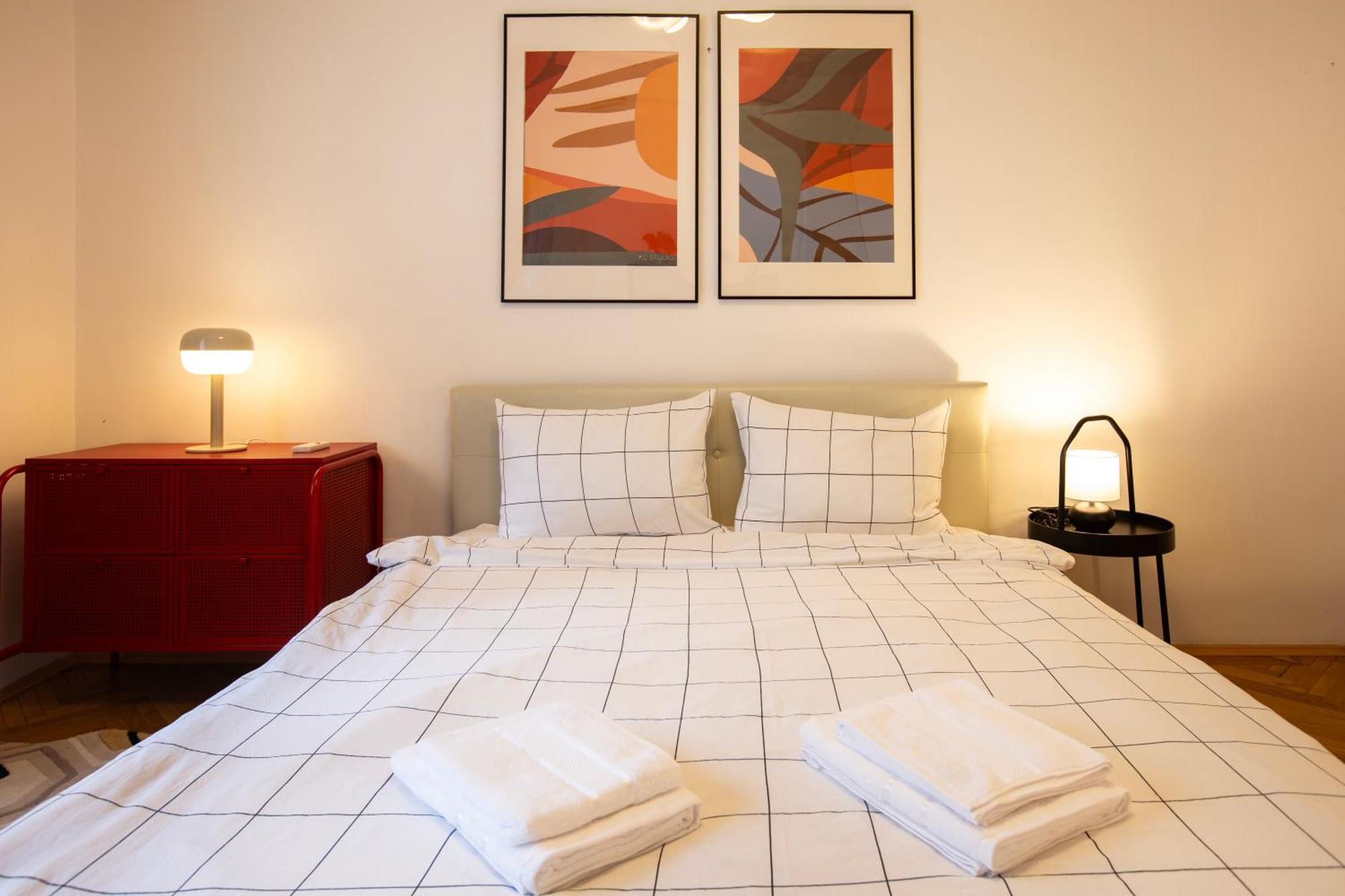 Ultracentral Hong Kong 3 Bdrm Apartment Bükreş Dış mekan fotoğraf